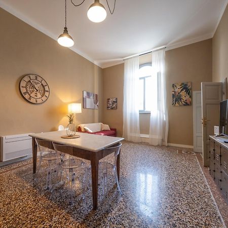 Lungarno Buozzi 7 Apartments بيزا المظهر الخارجي الصورة