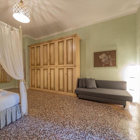 Lungarno Buozzi 7 Apartments بيزا المظهر الخارجي الصورة