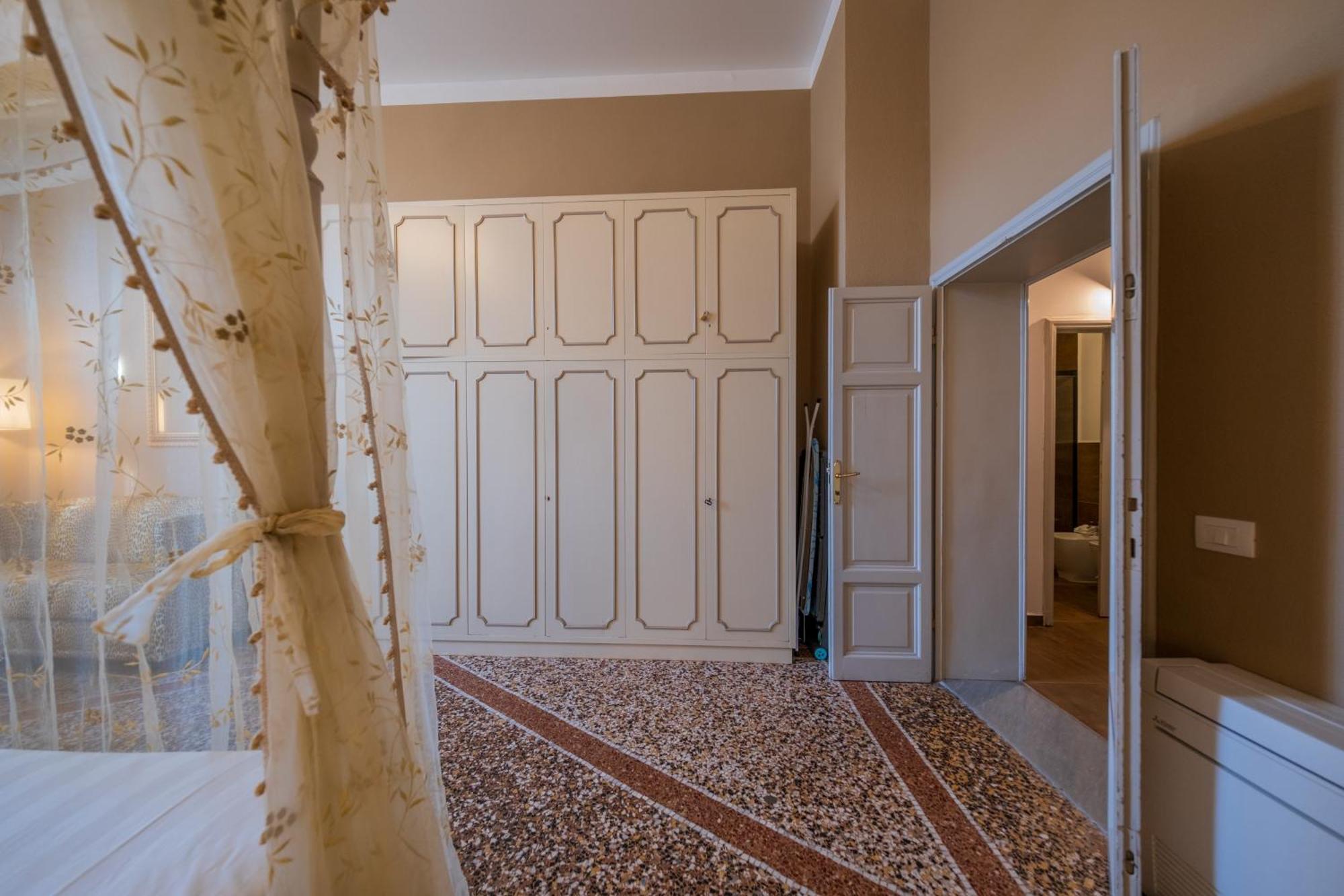 Lungarno Buozzi 7 Apartments بيزا المظهر الخارجي الصورة