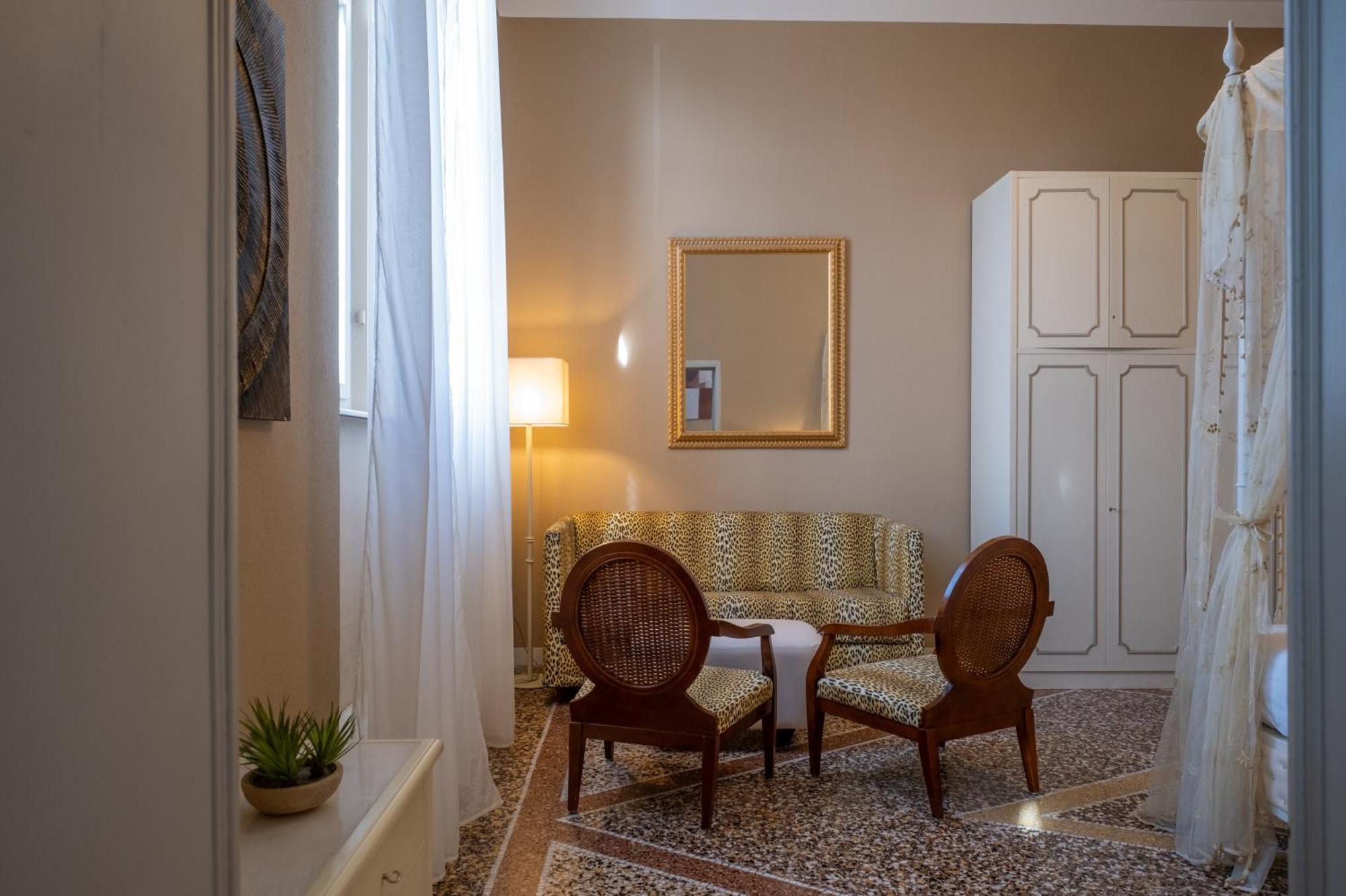 Lungarno Buozzi 7 Apartments بيزا المظهر الخارجي الصورة