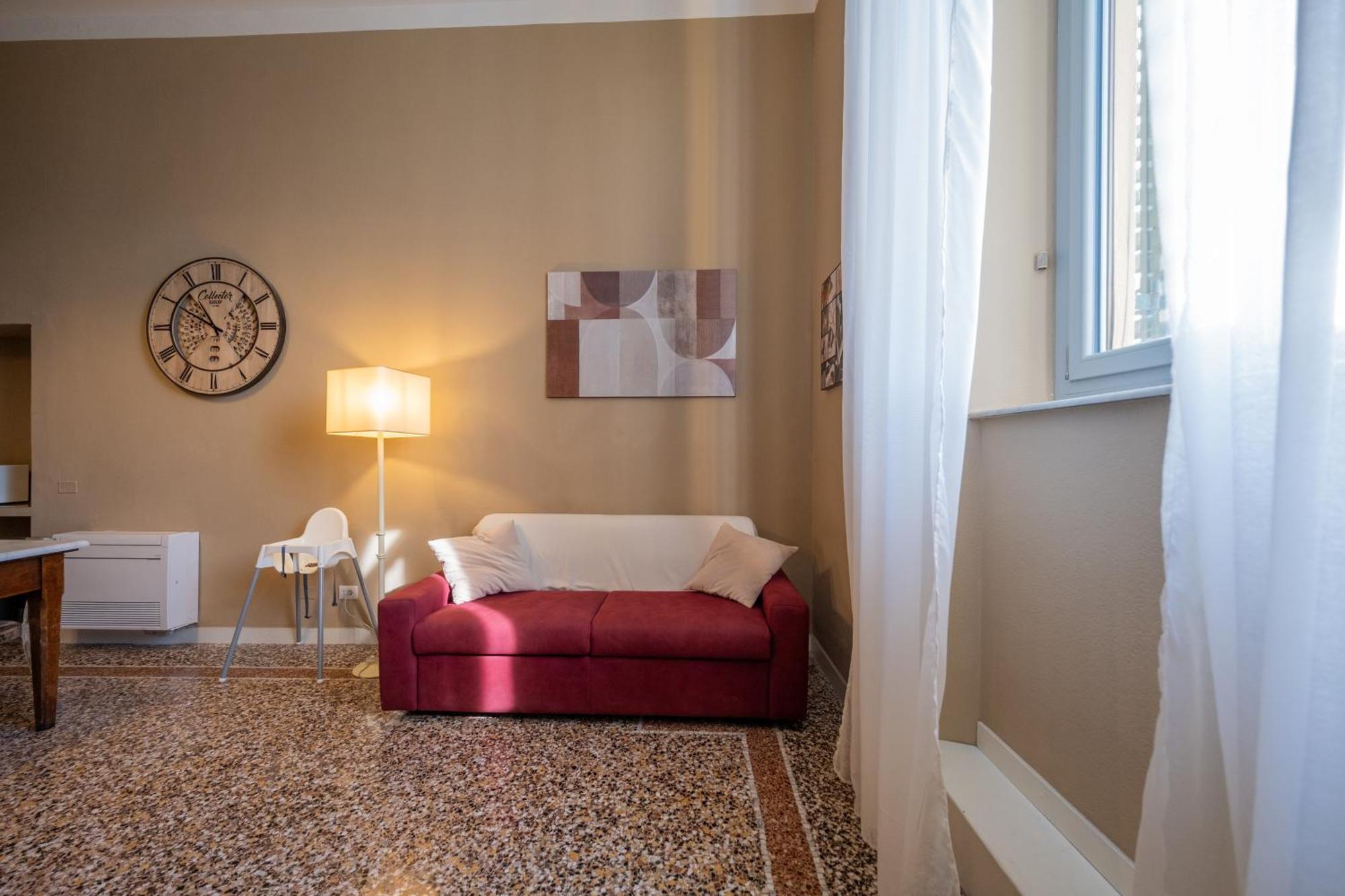 Lungarno Buozzi 7 Apartments بيزا المظهر الخارجي الصورة