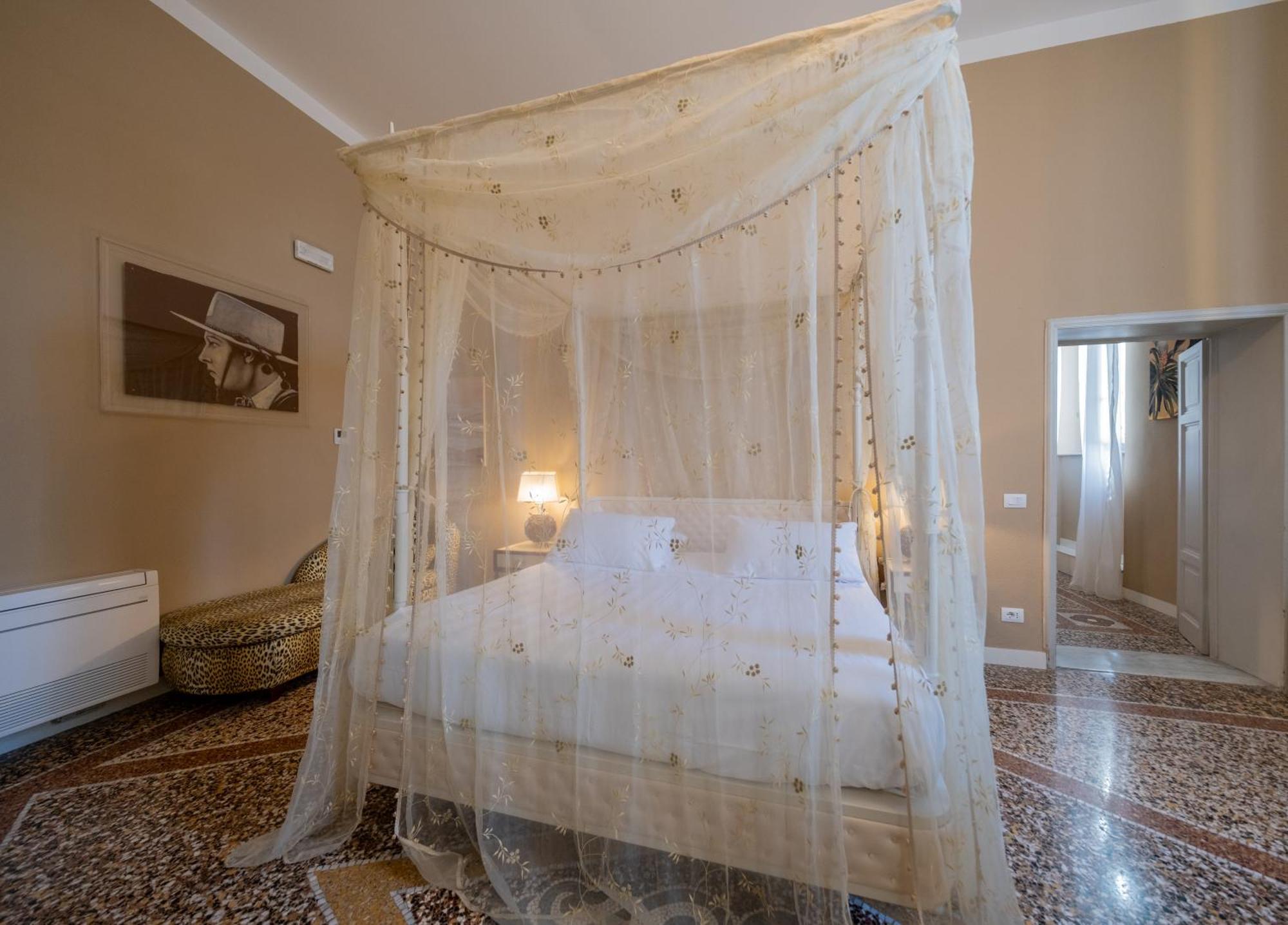 Lungarno Buozzi 7 Apartments بيزا المظهر الخارجي الصورة