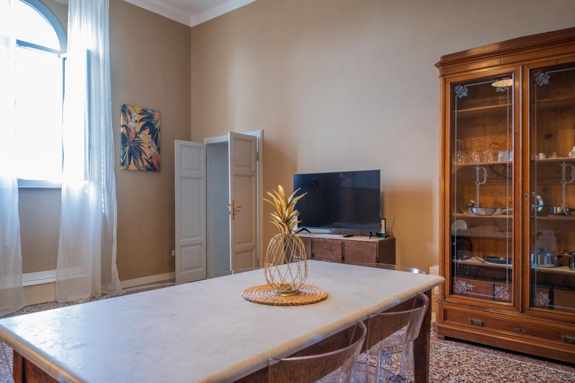 Lungarno Buozzi 7 Apartments بيزا المظهر الخارجي الصورة