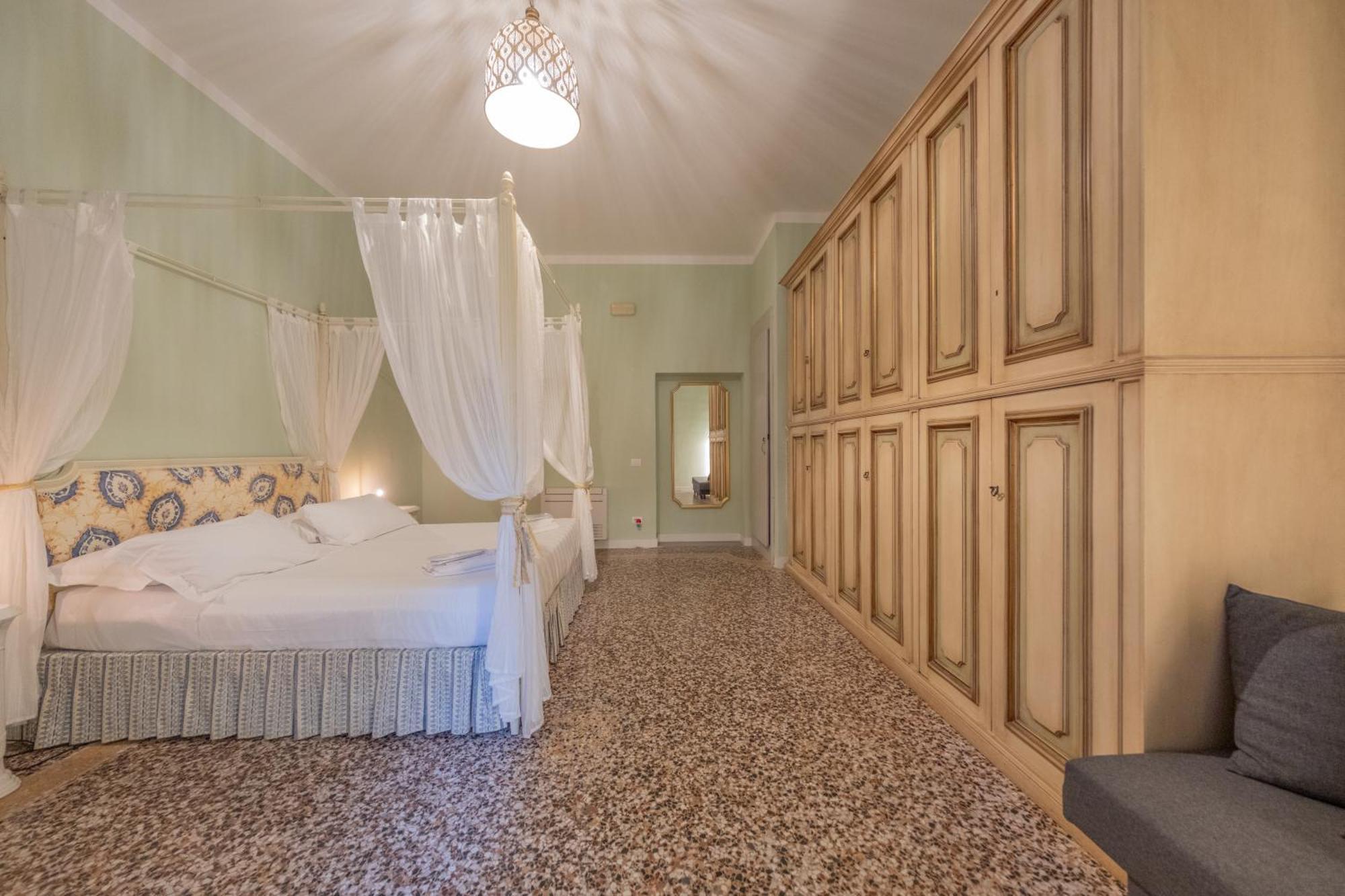 Lungarno Buozzi 7 Apartments بيزا المظهر الخارجي الصورة