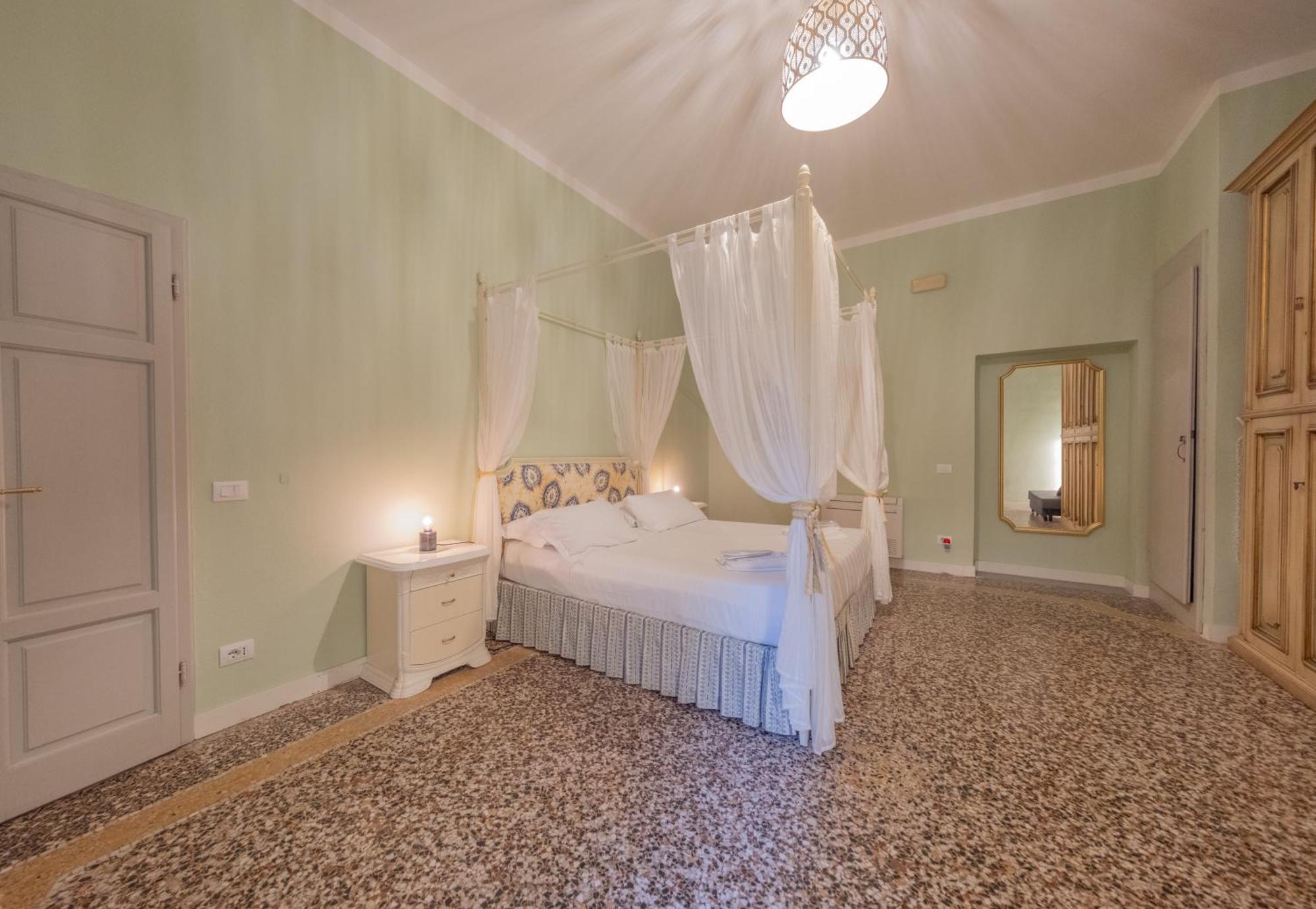 Lungarno Buozzi 7 Apartments بيزا المظهر الخارجي الصورة