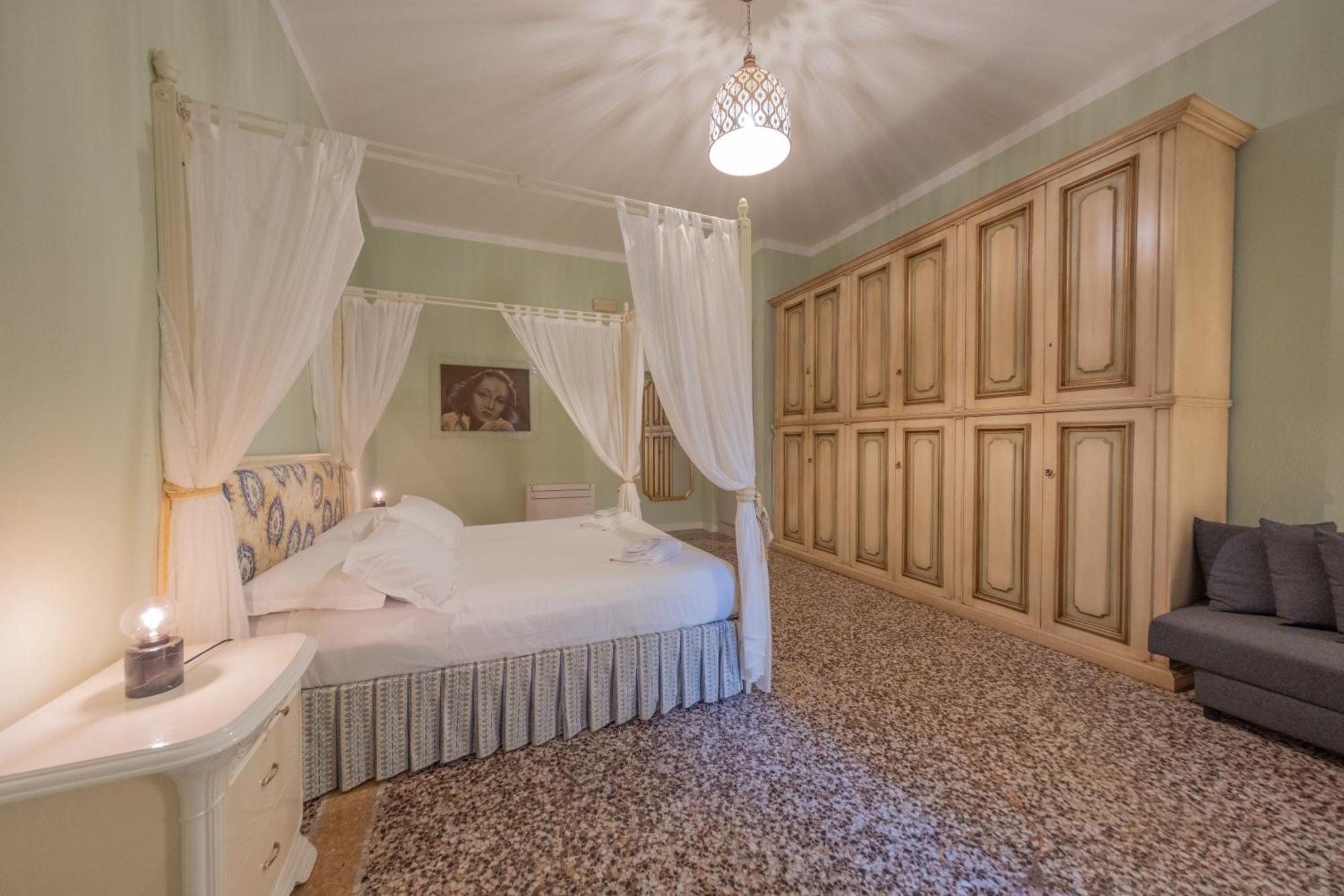 Lungarno Buozzi 7 Apartments بيزا المظهر الخارجي الصورة